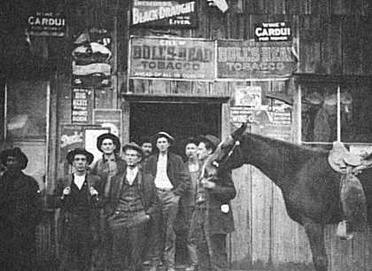 boatland.jpg (21325 bytes)